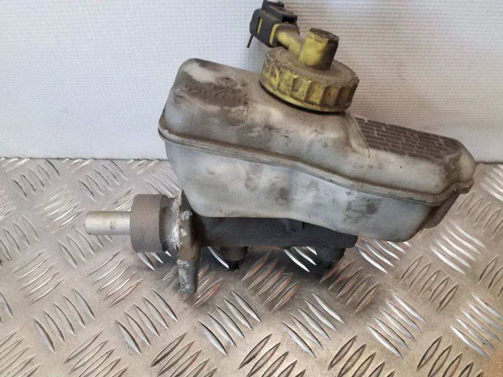Master brake cylinder 0204221731