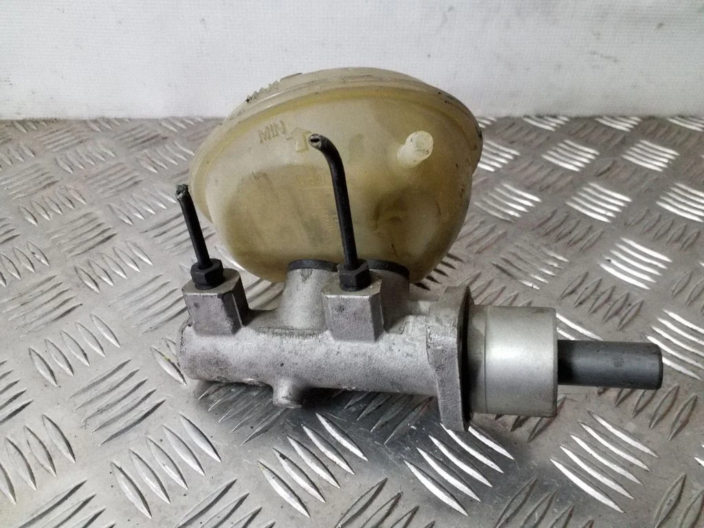 Master brake cylinder