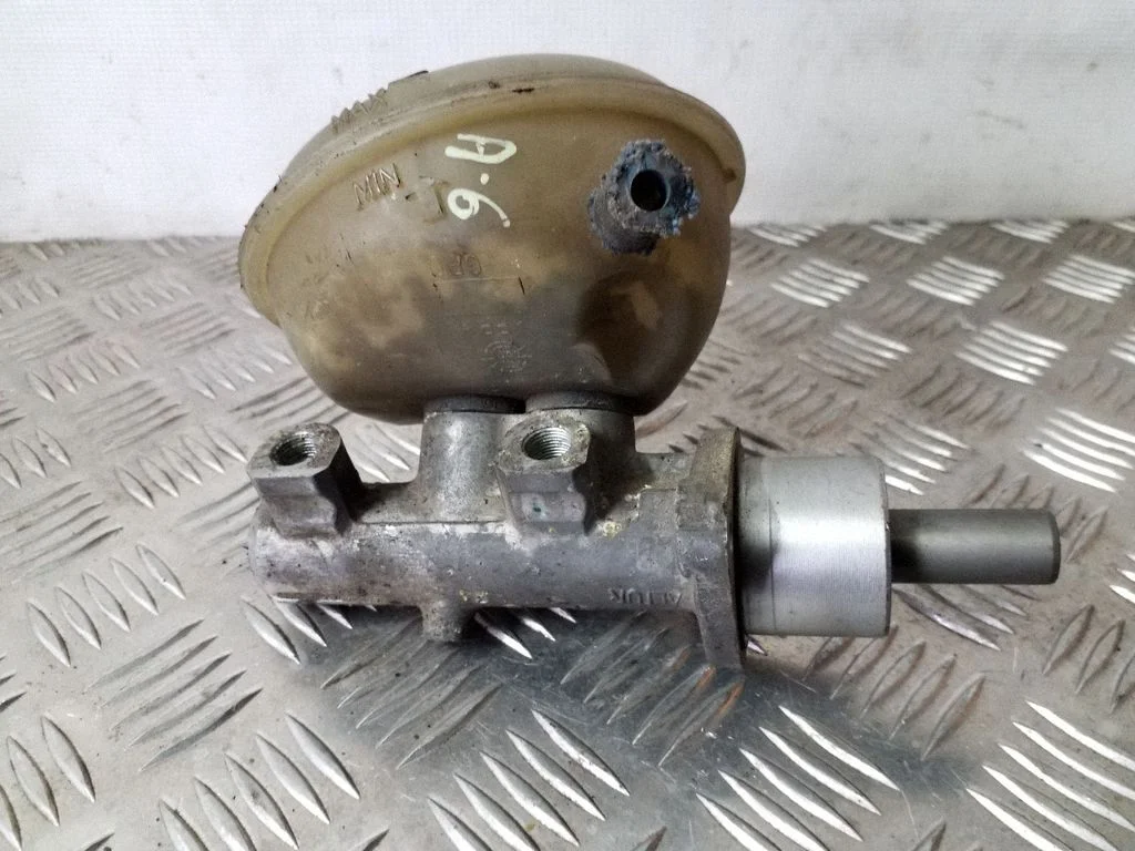Master brake cylinder 8D0611301