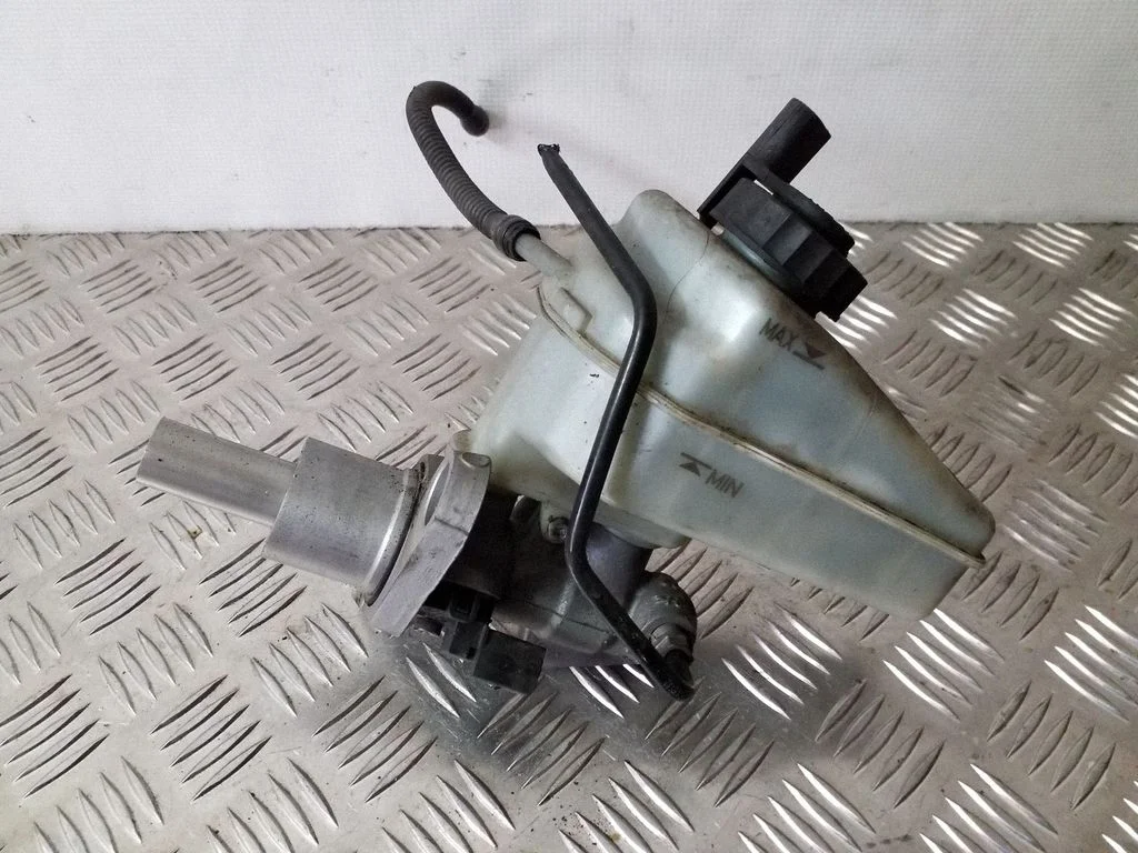 Master brake cylinder 1K2611301C