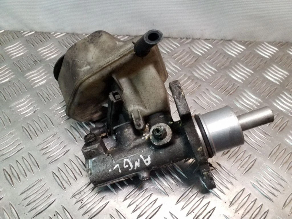 Master brake cylinder 32067070B