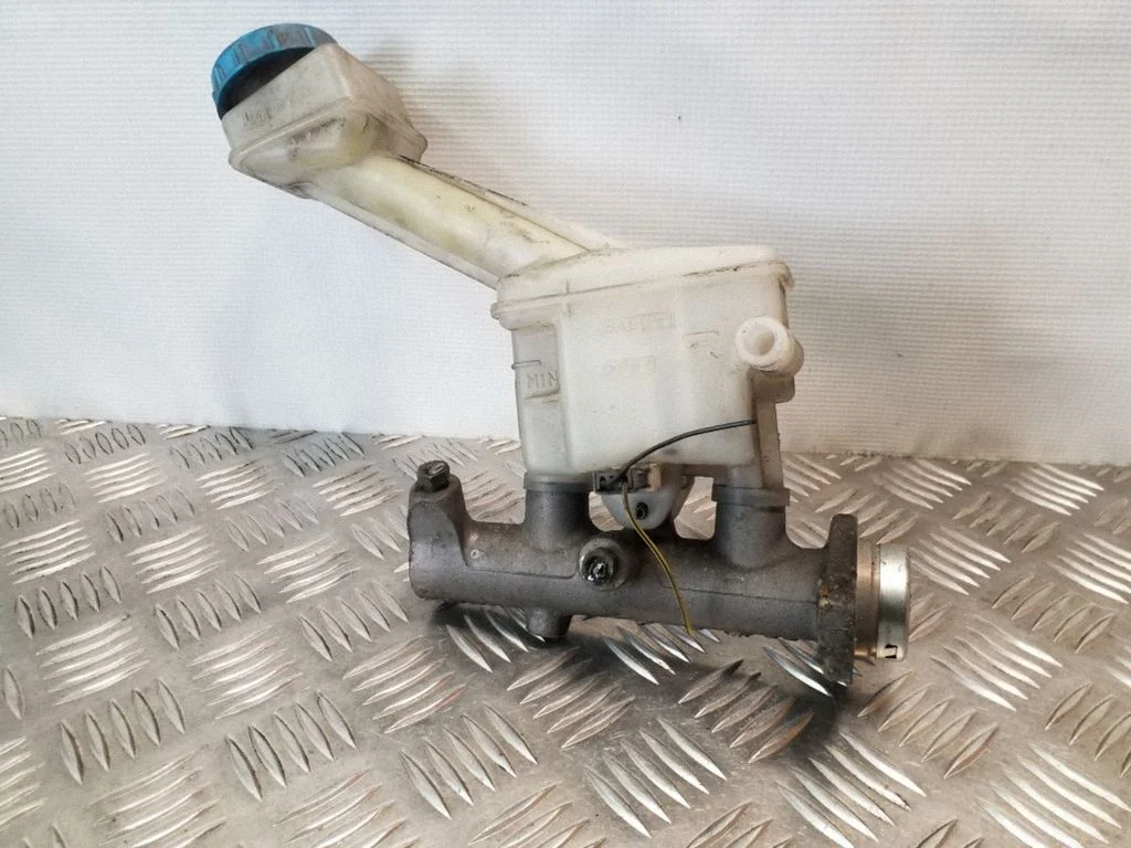Master brake cylinder 22486579