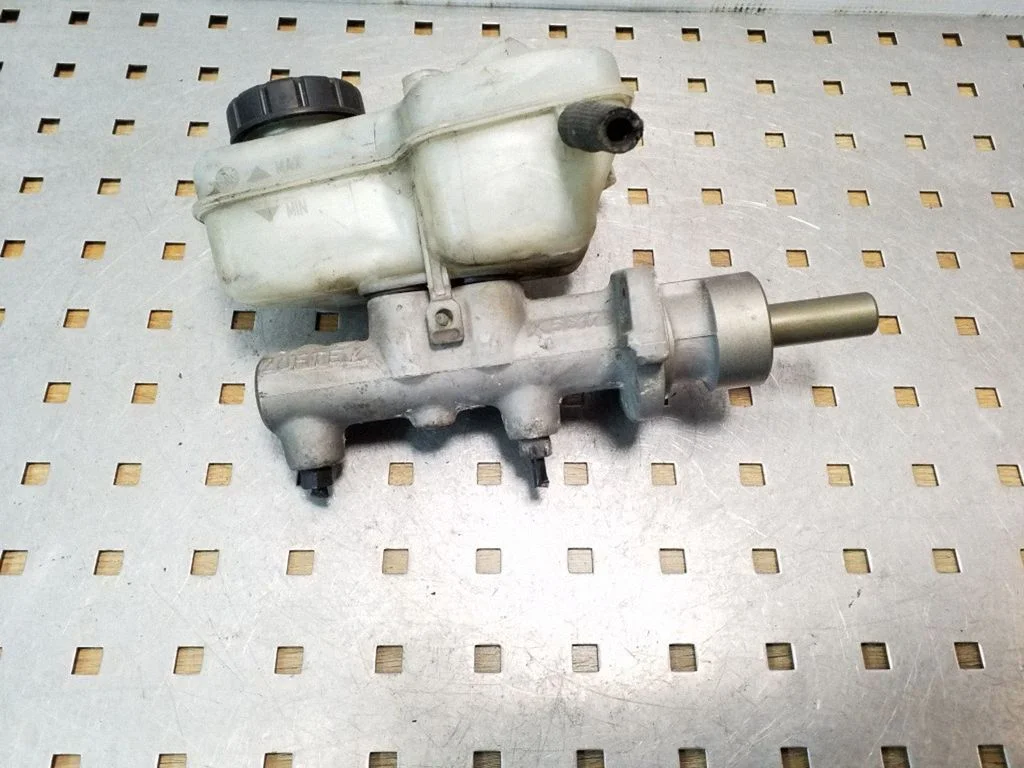 Master brake cylinder