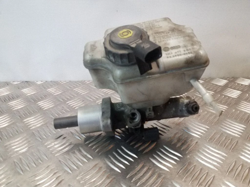 Master brake cylinder 1K1611301D