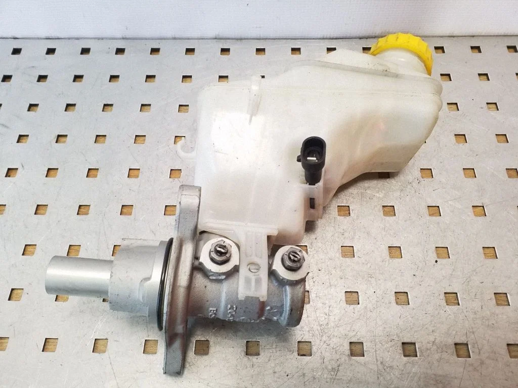 Master brake cylinder