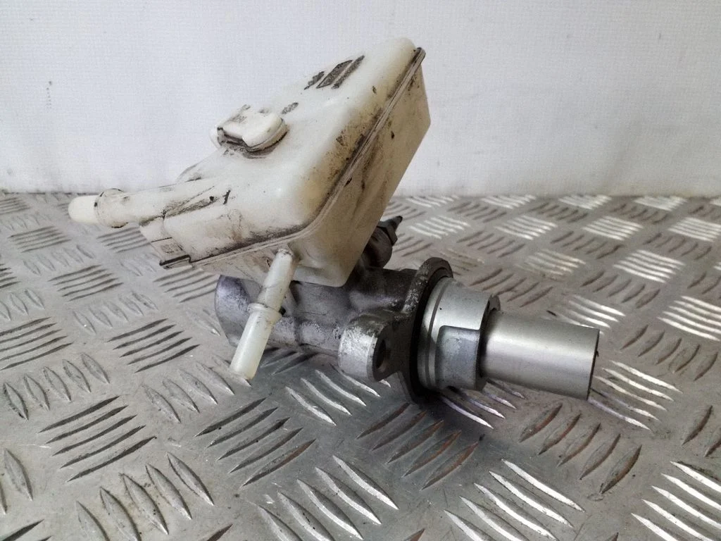 Master brake cylinder 03350854051