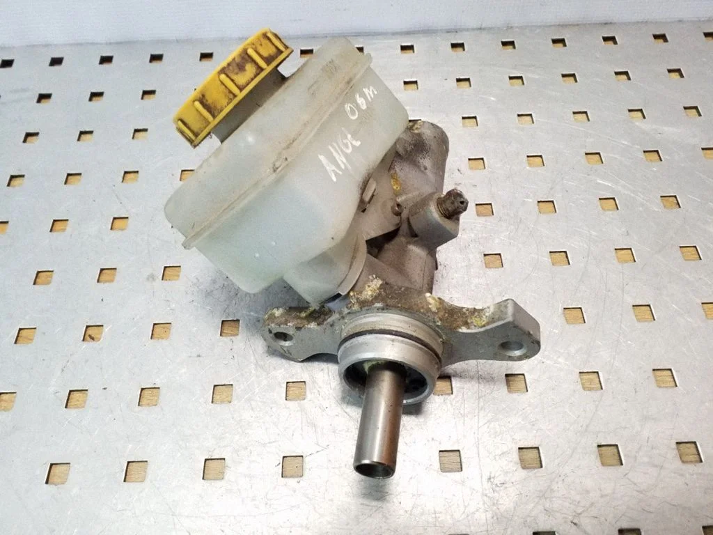 Master brake cylinder