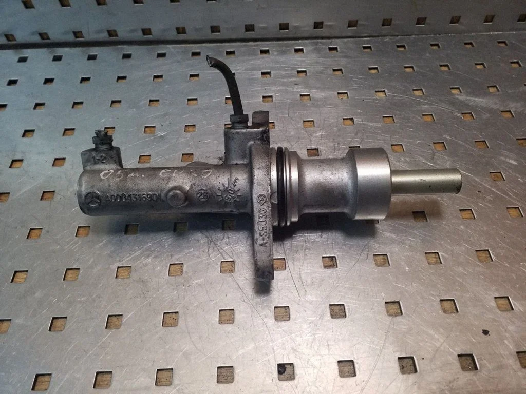 Master brake cylinder A0004316901
