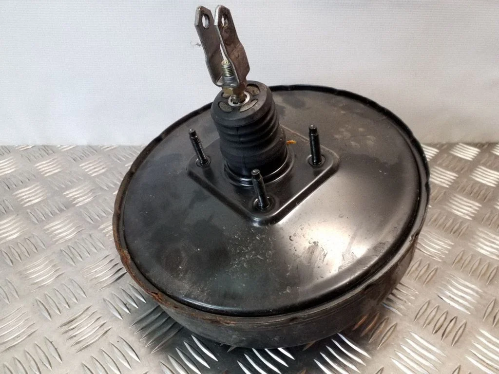 Brake booster 47210AV701