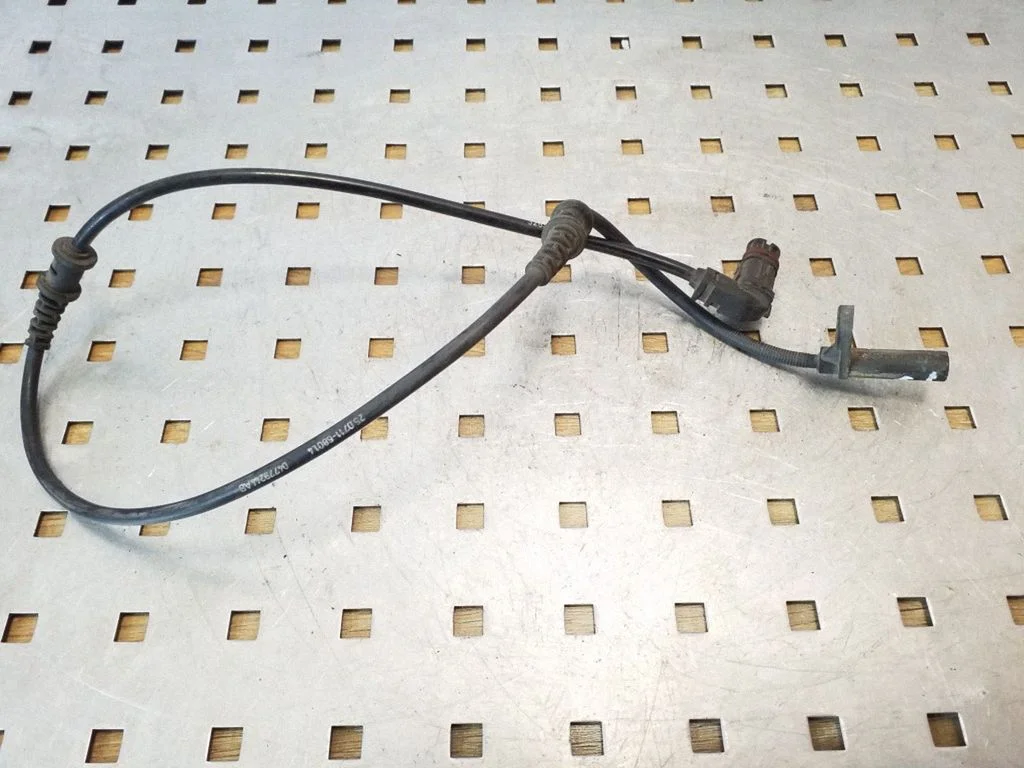 Czujnik ABS przedni 04779244AB