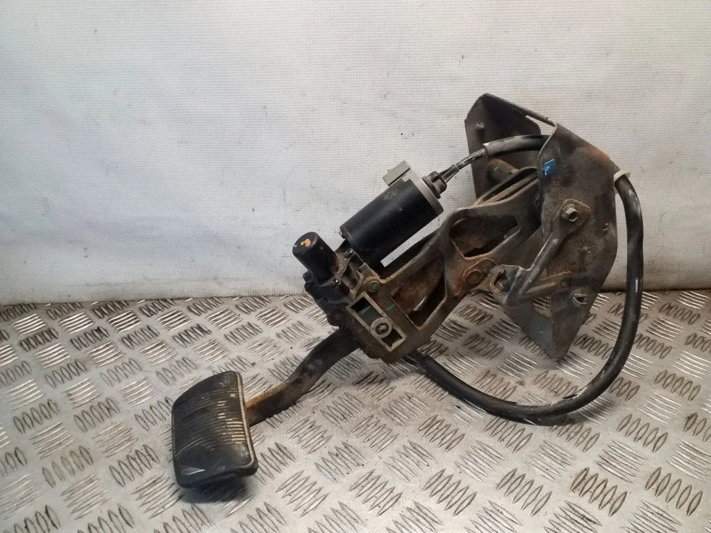 Piduripedaal 52089242AE