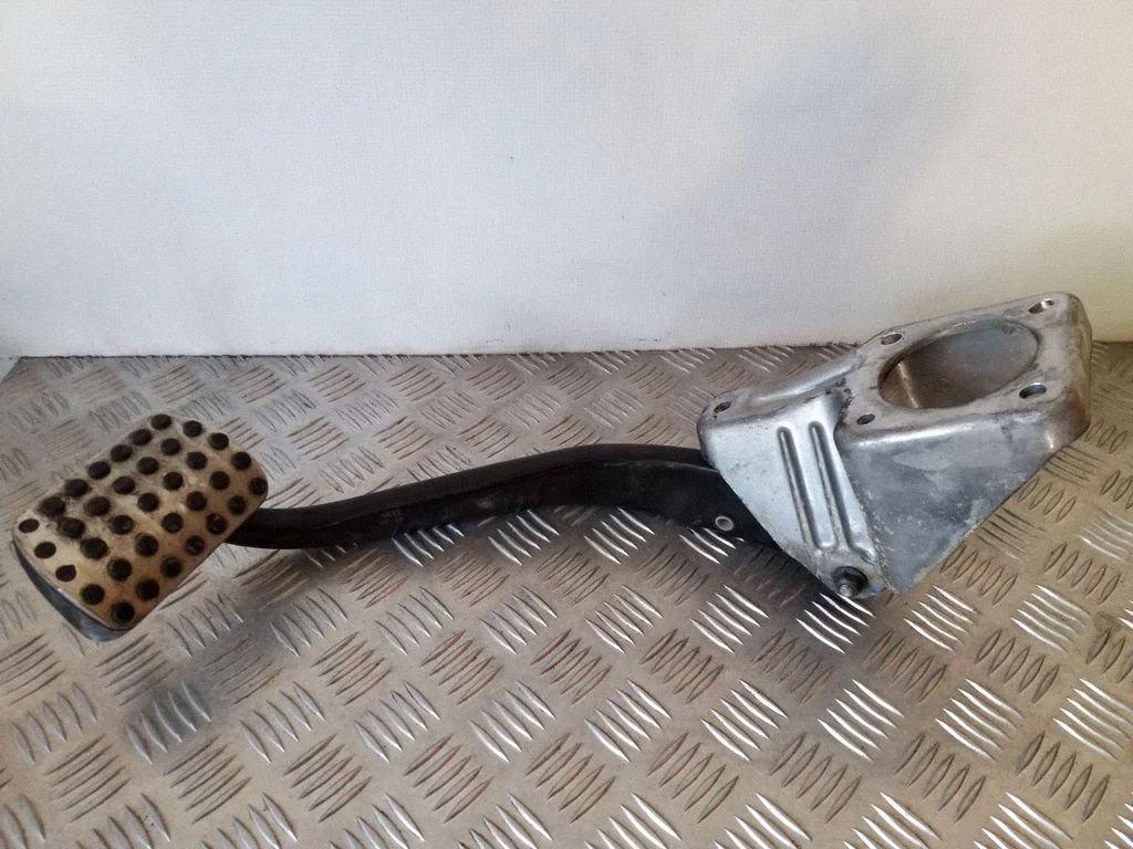 Brake pedal – Mercedes-Benz R-Class W251 (2005-2013)