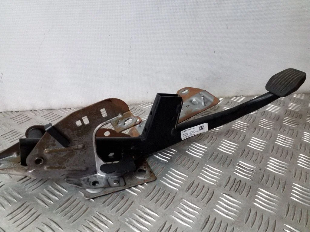 Brake pedal AV612467AC