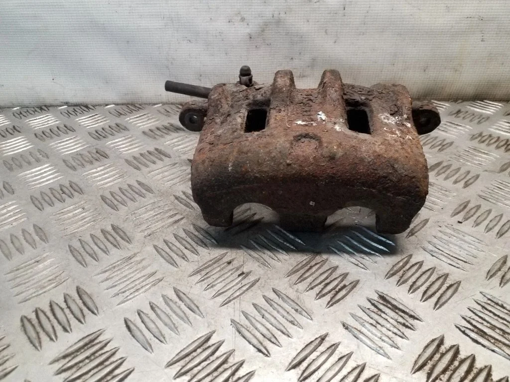 Front brake caliper – left