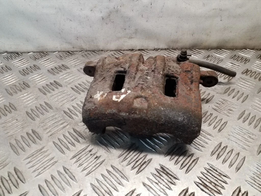 Front brake caliper – right