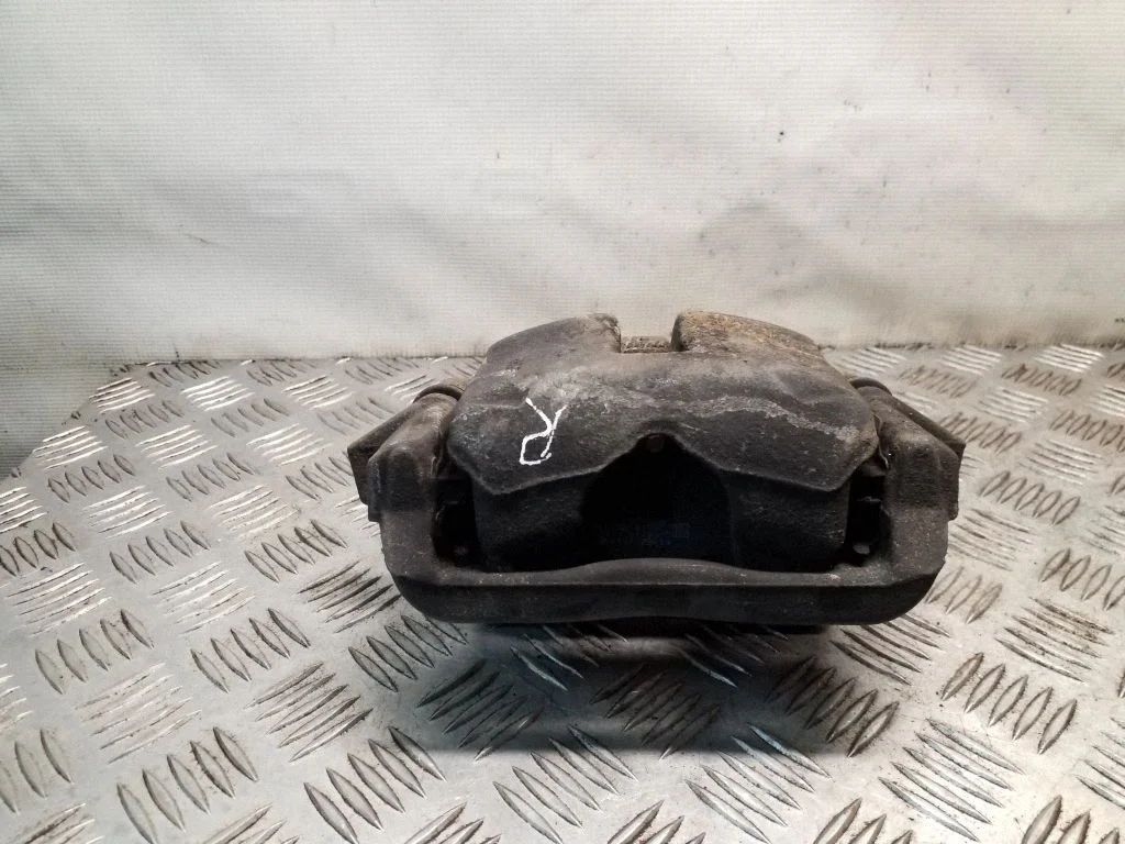 Front brake caliper – right