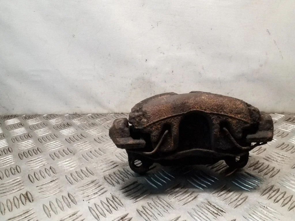 Front brake caliper – right