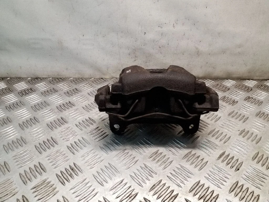 Front brake caliper – right