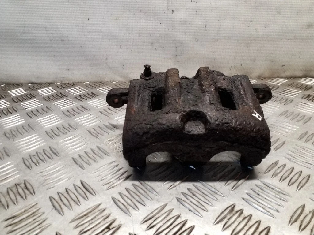 Front brake caliper – left