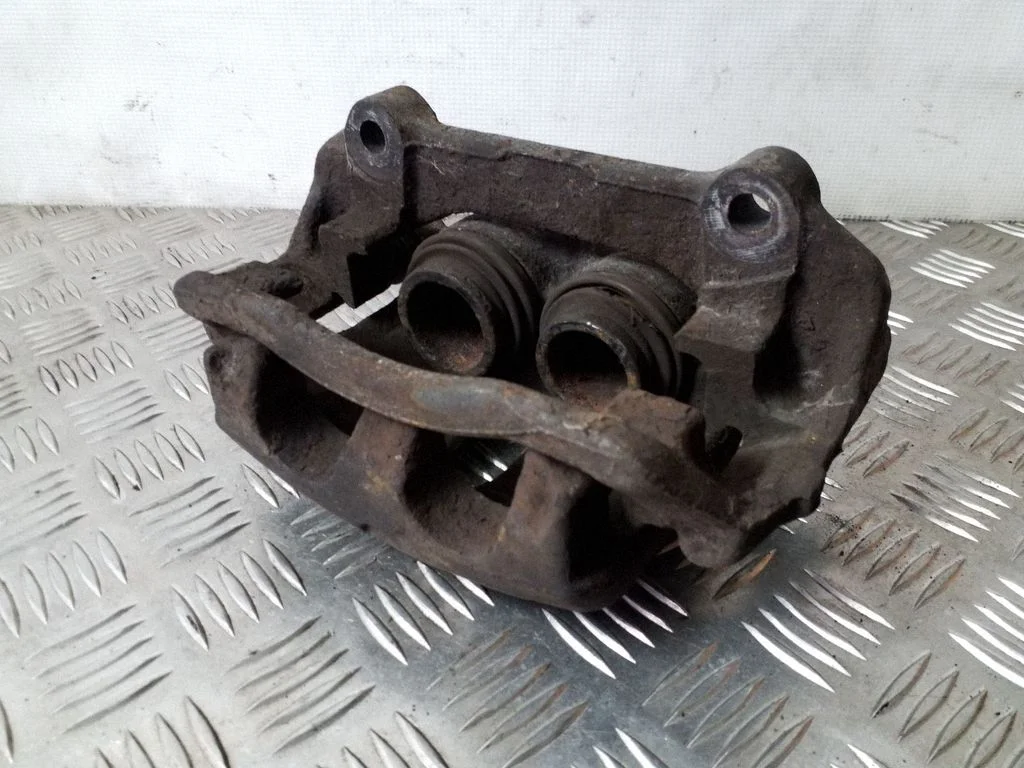 Front brake caliper – right