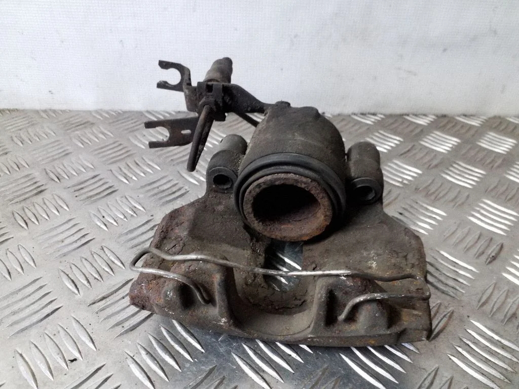 Front brake caliper – right