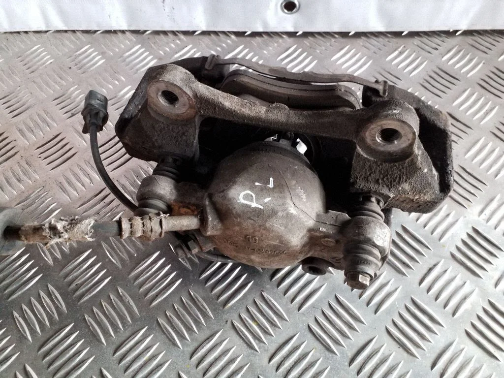 Front brake caliper 4G5AK