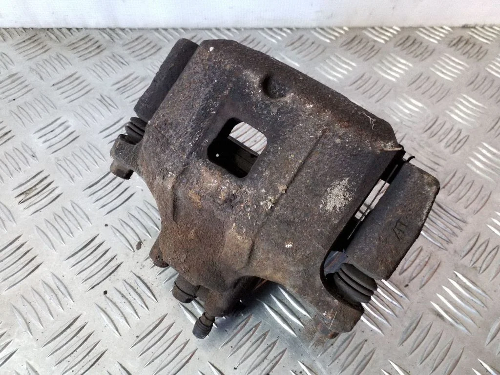 Front brake caliper – right