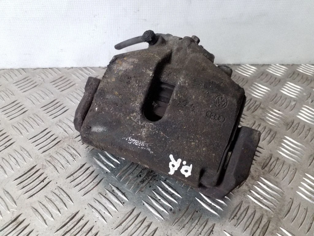 Front brake caliper – right
