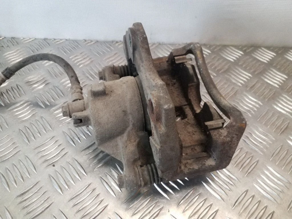 Front brake caliper – right