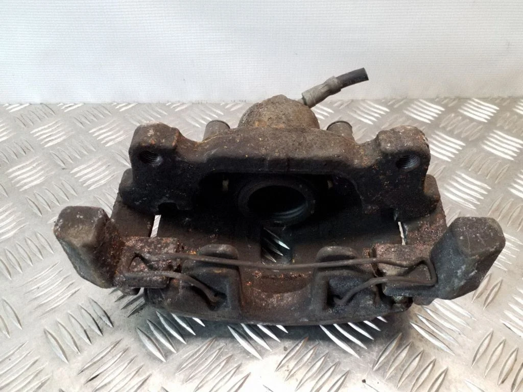 Front brake caliper – right