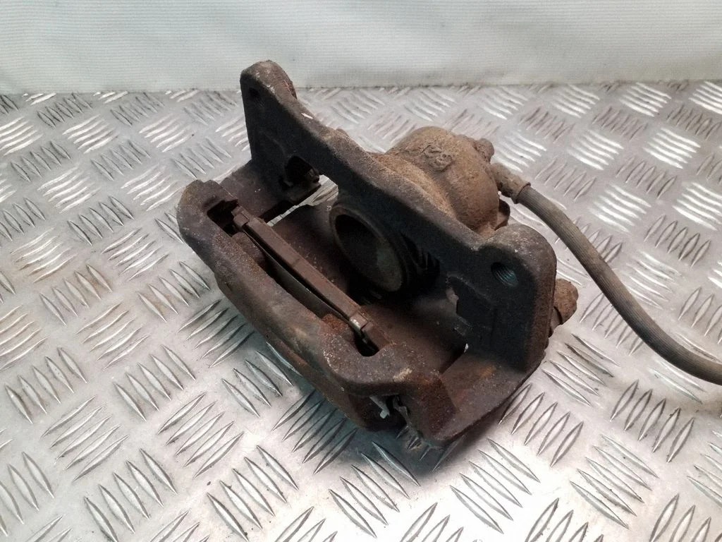 Front brake caliper – right