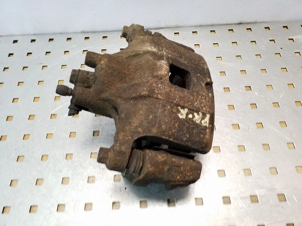 Front brake caliper – front right