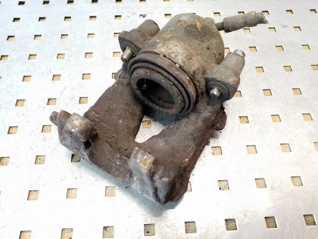 Front brake caliper – right