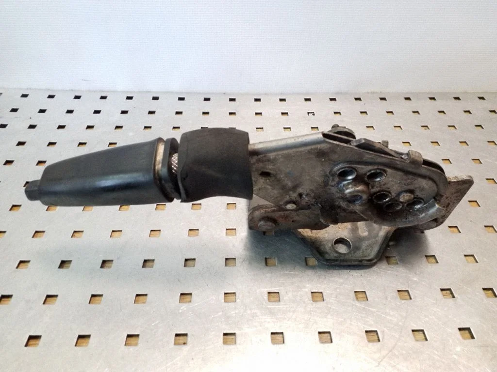 Handbrake/parking brake lever assembly