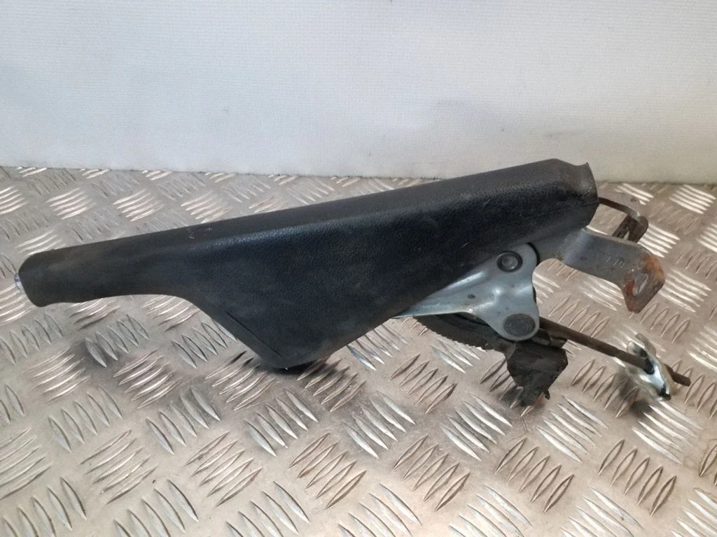 Handbrake/parking brake lever assembly