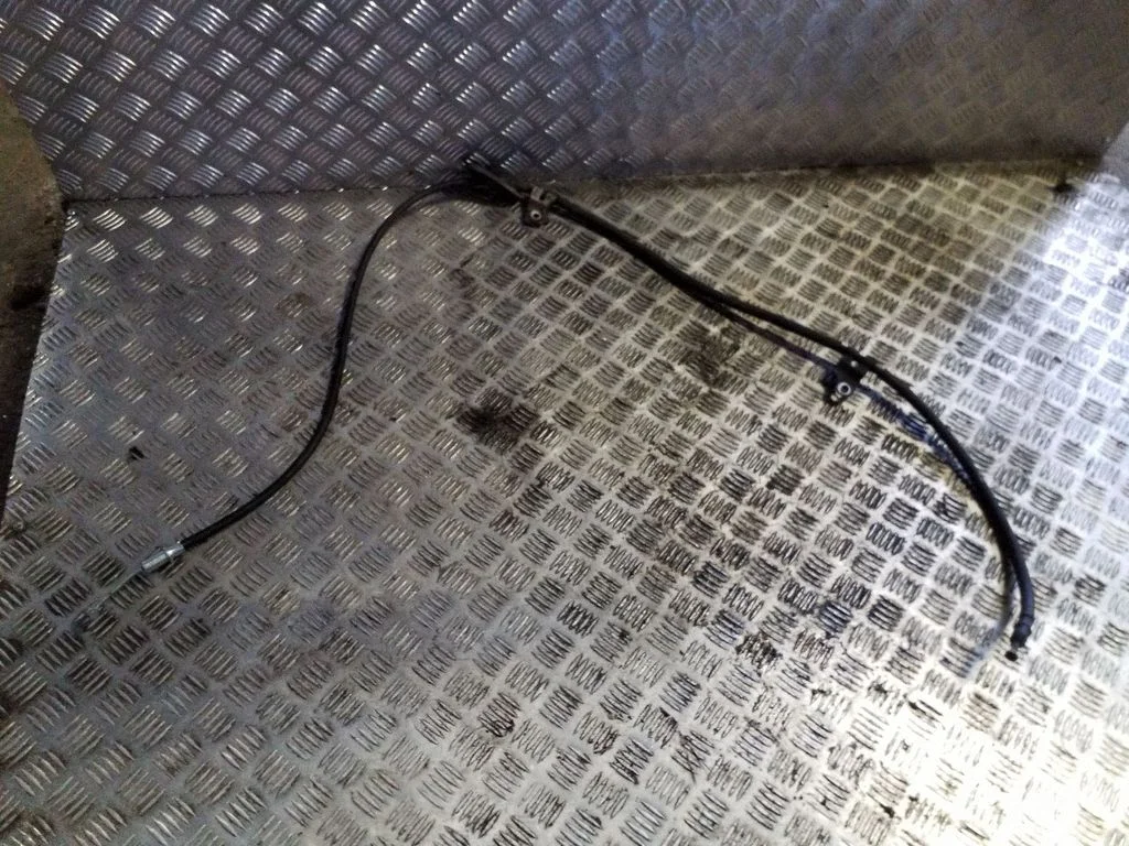 Handbrake/parking brake wiring cable – right