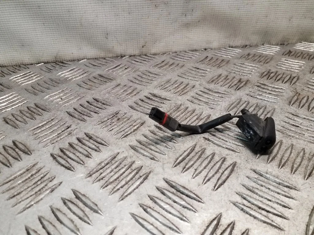 Windshield washer spray nozzle 7507527