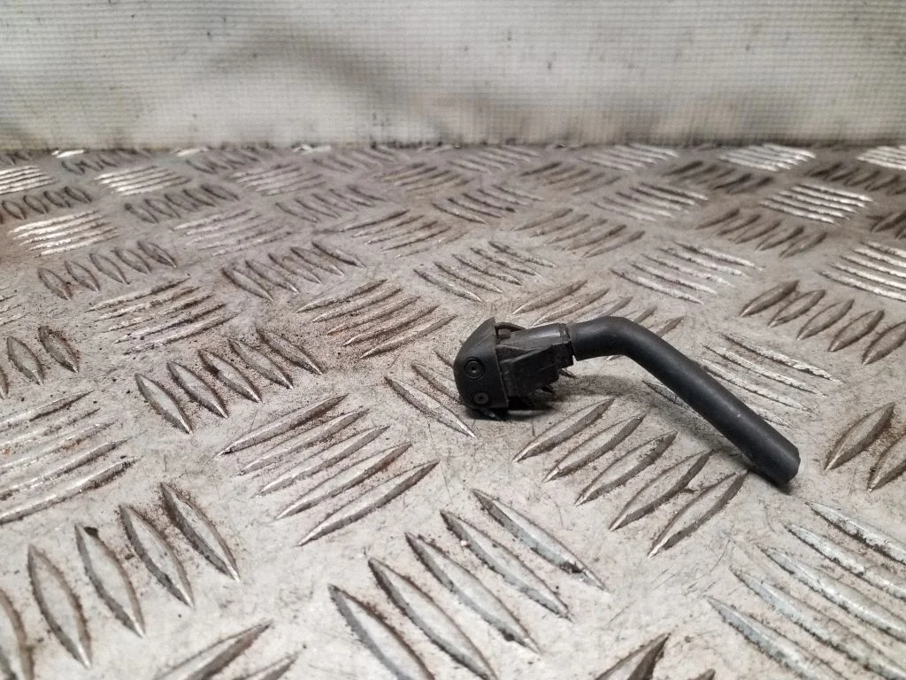 Windshield washer spray nozzle