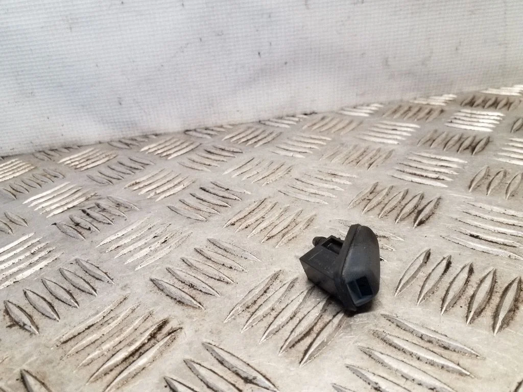 Windshield washer spray nozzle BM5117666