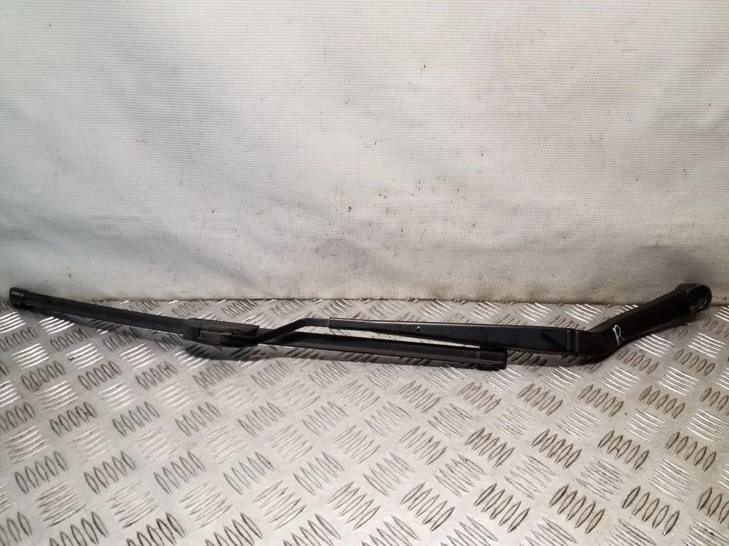 Front wiper blade arm – Opel Insignia A (2008-2017)