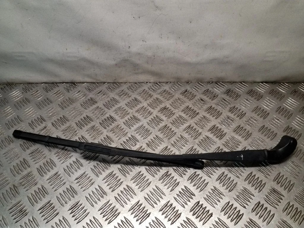 Front wiper blade arm – right
