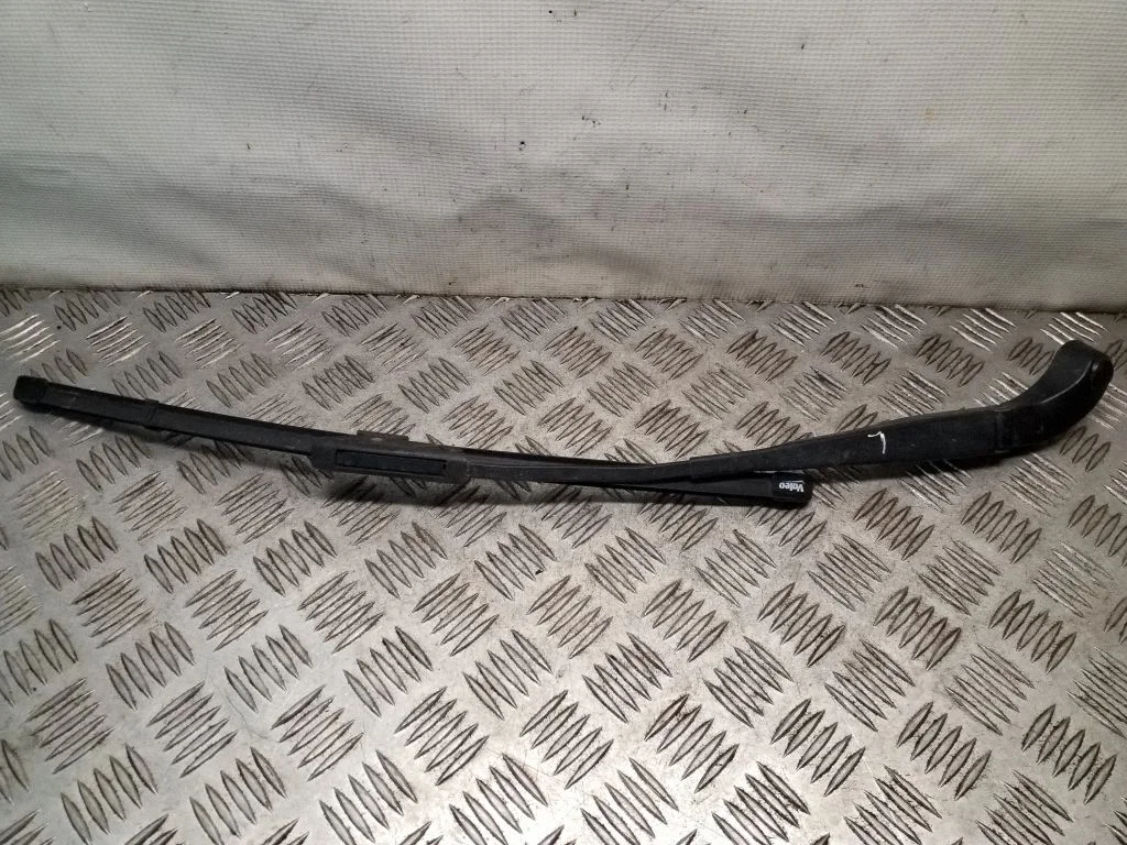 Front wiper blade arm – left