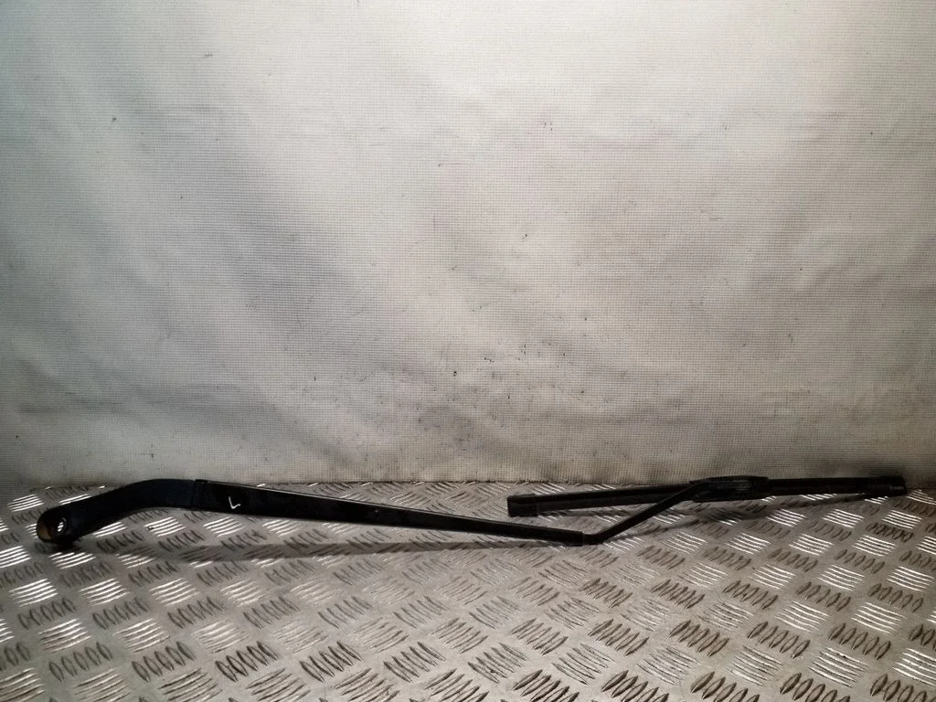 Front wiper blade arm – Opel Insignia A (2008-2017)