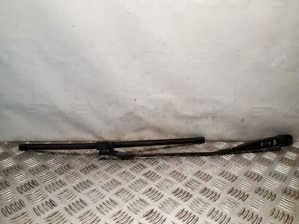 Front wiper blade arm – Volkswagen Passat B5.5 (2001-2005)