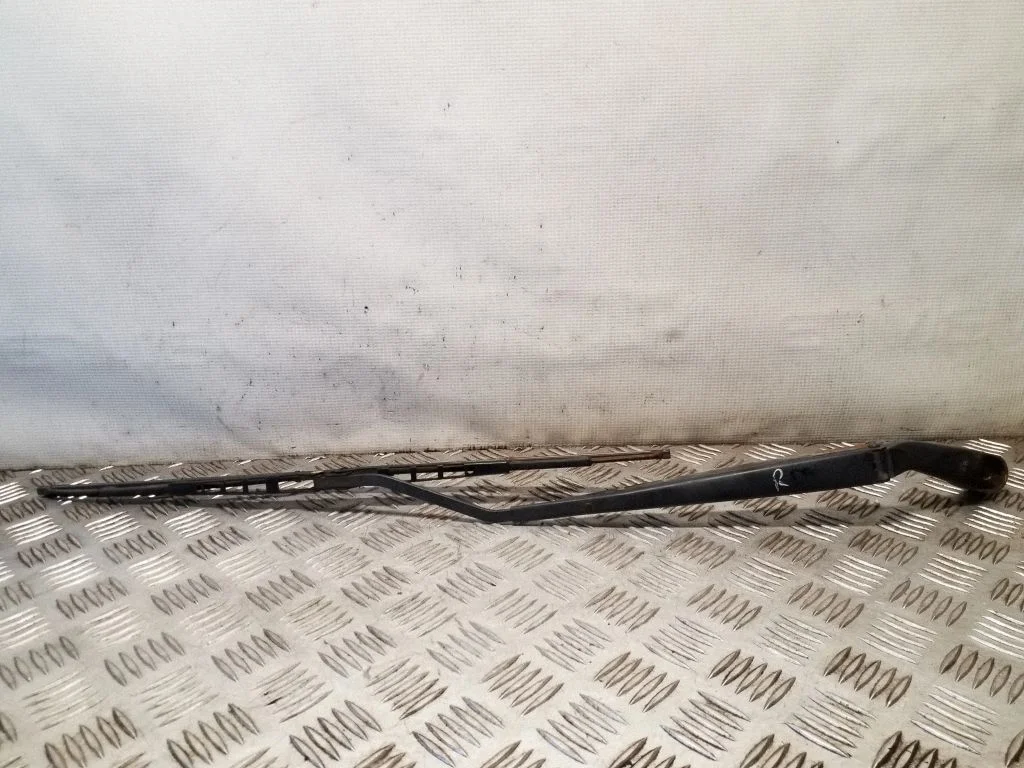 Front wiper blade arm – right