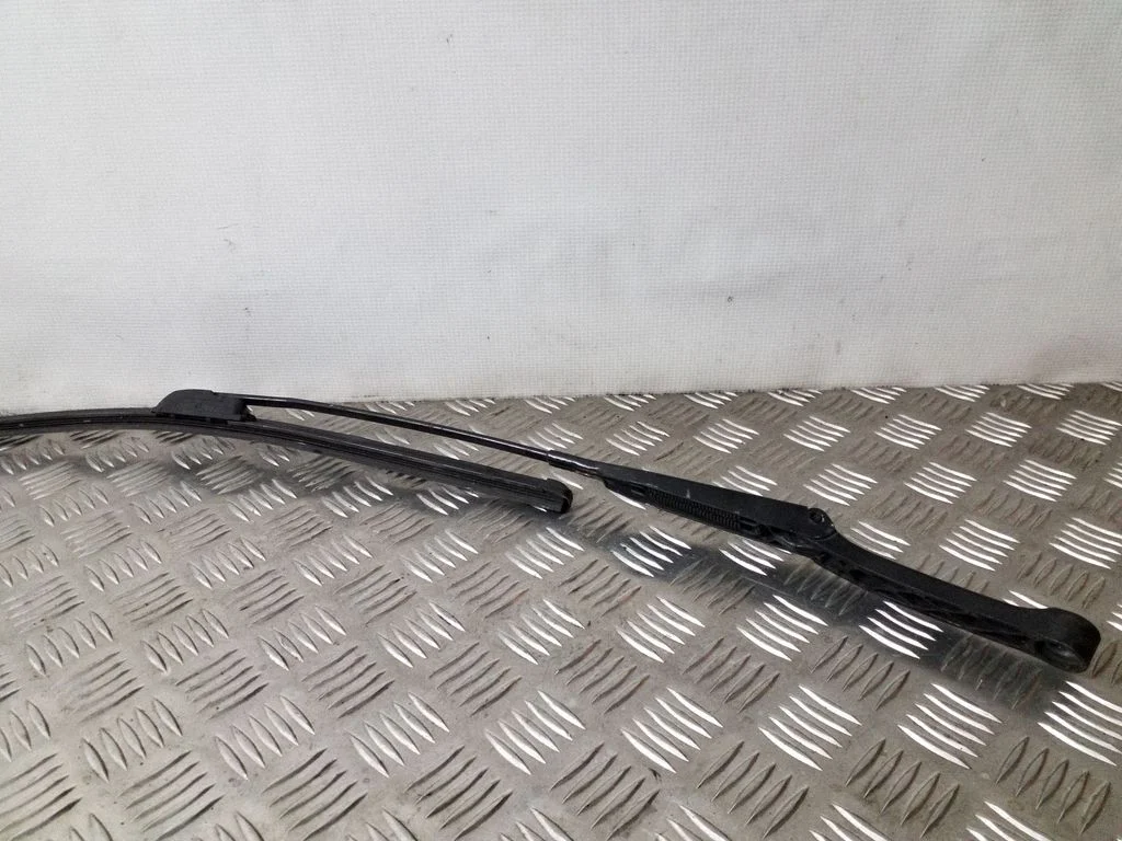 Front wiper blade arm 4A1955408A