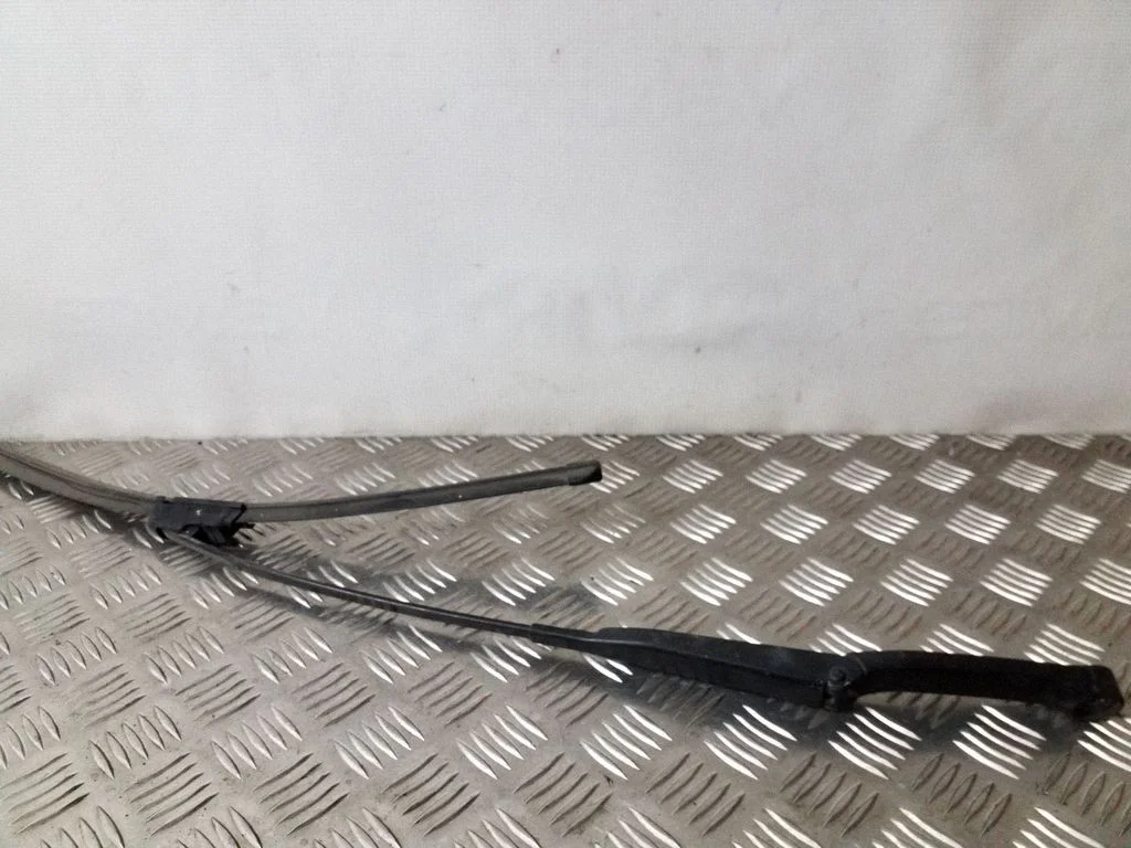 Front wiper blade arm 4A1955408A