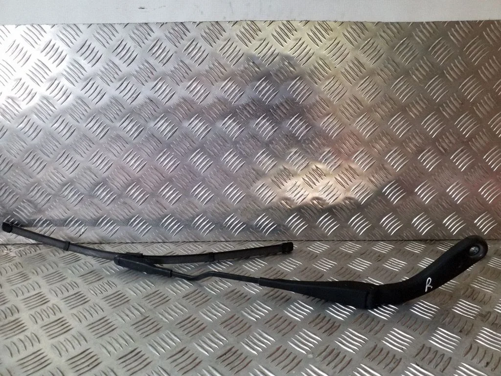 Front wiper blade arm 7239522