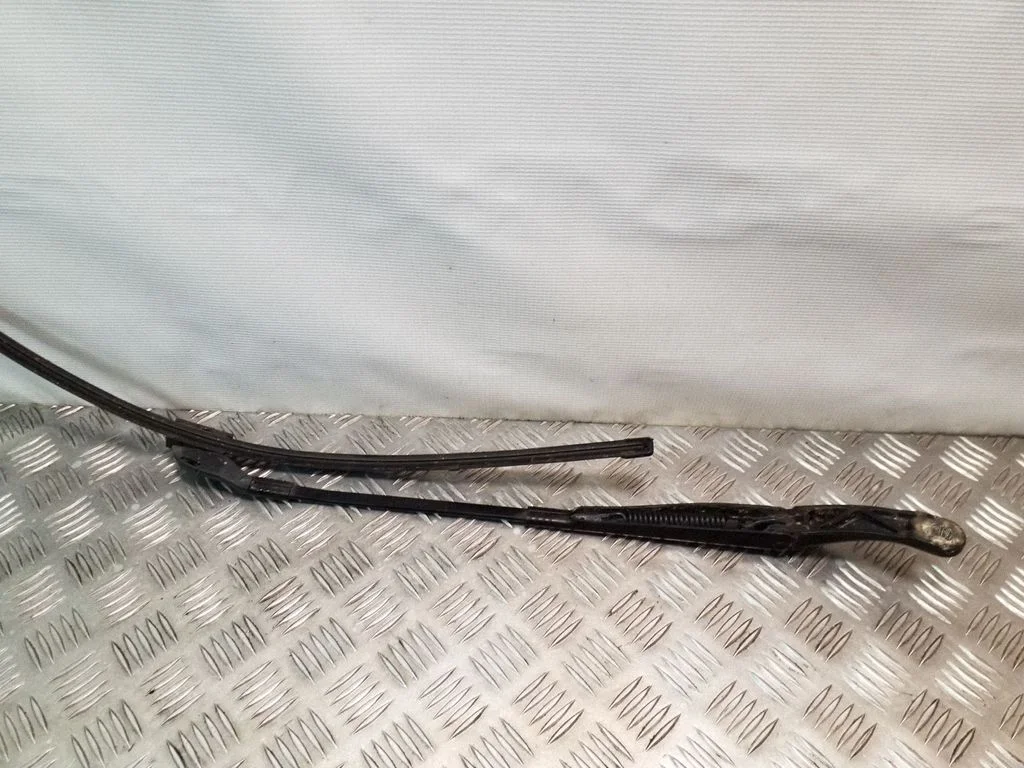 Front wiper blade arm A2218200344