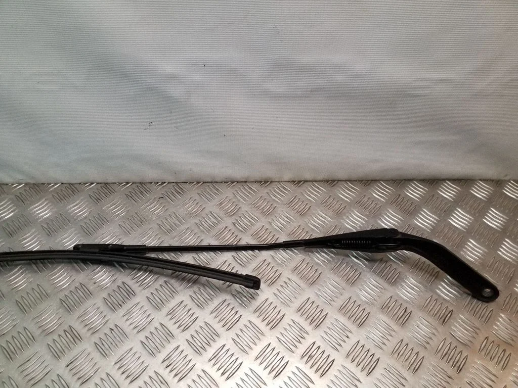 Front wiper blade arm 61617169973